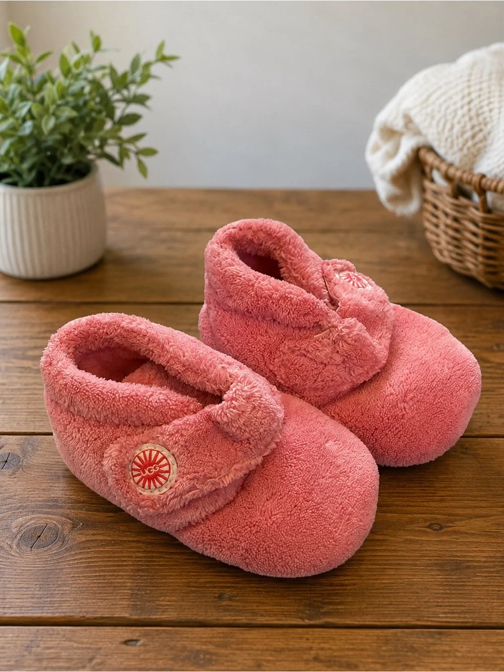 UGG Pink Fluff Yeah Baby/Toddler Slippers Size 4/5 Machine Washable